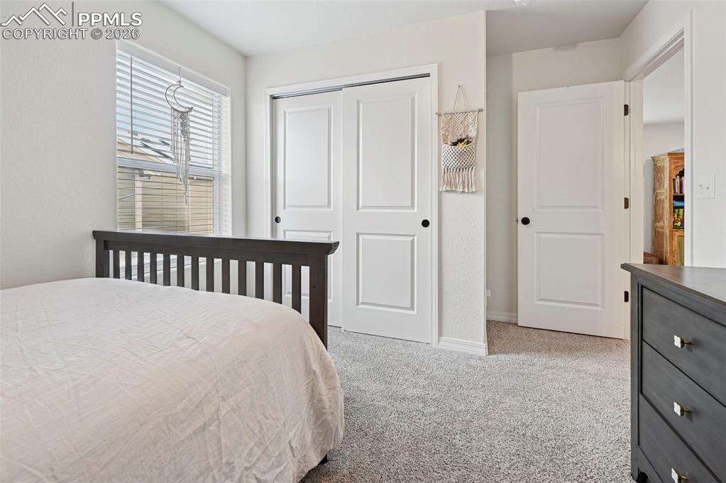 Image 27 of 30: Bedroom