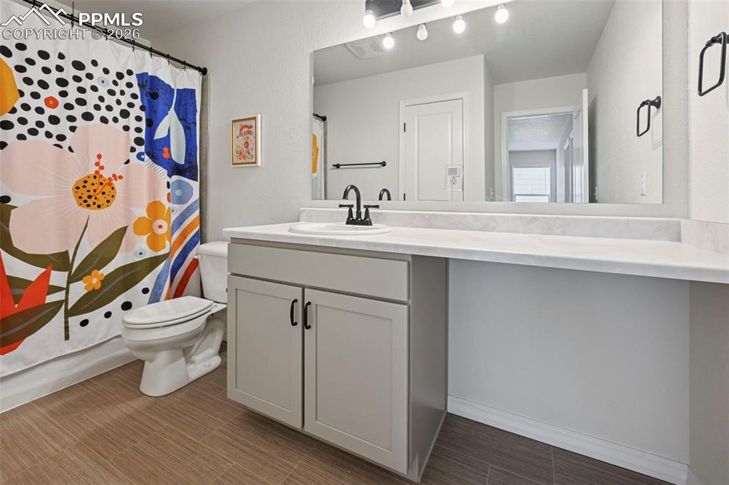 Image 29 of 30: Bathroom