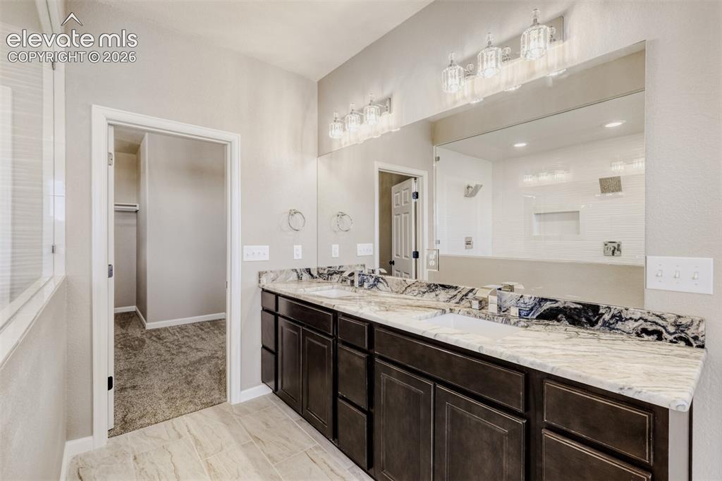 Image 22 of 50: 5-piece master bath