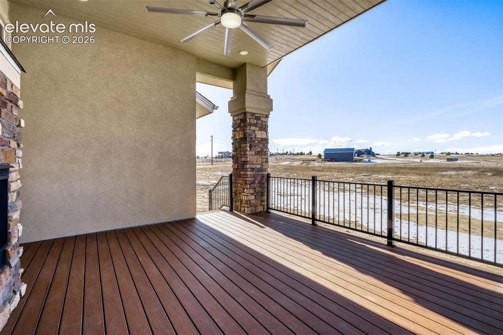 Image 9 of 50: Deck