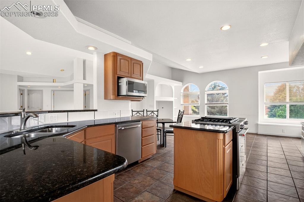 Image 17 of 35: Kitchen