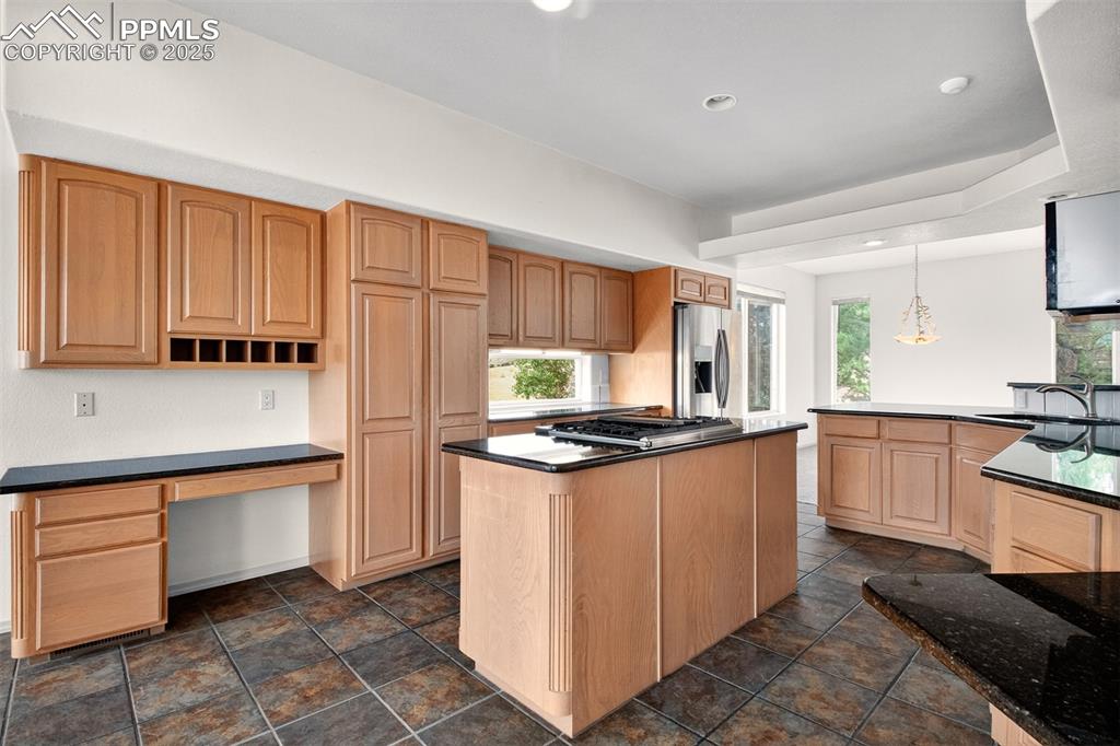 Image 18 of 35: Kitchen