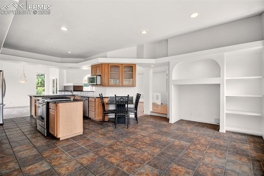 Image 19 of 35: Sitting Room