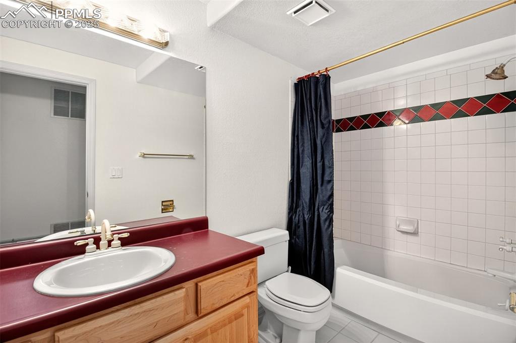 Image 27 of 35: Downstairs Bathroom