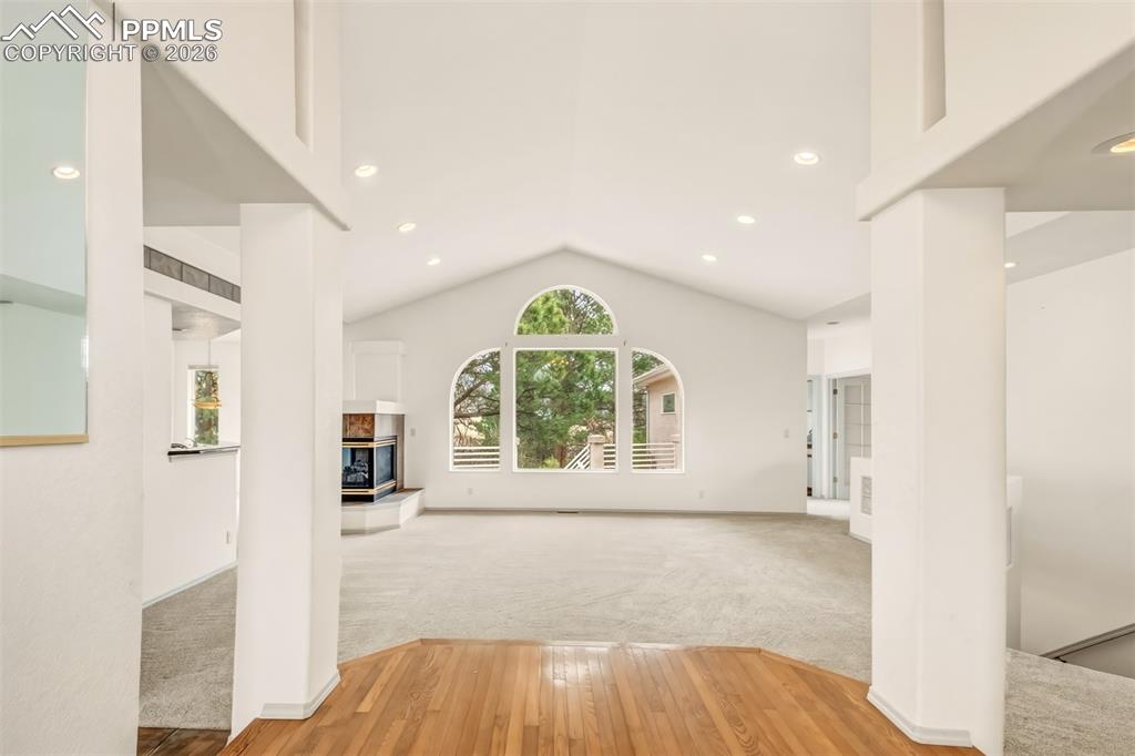 Image 8 of 35: Entry