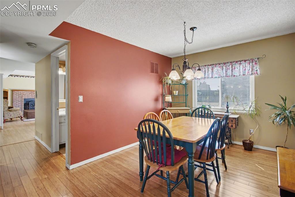 Image 10 of 30: Ideal Layout!