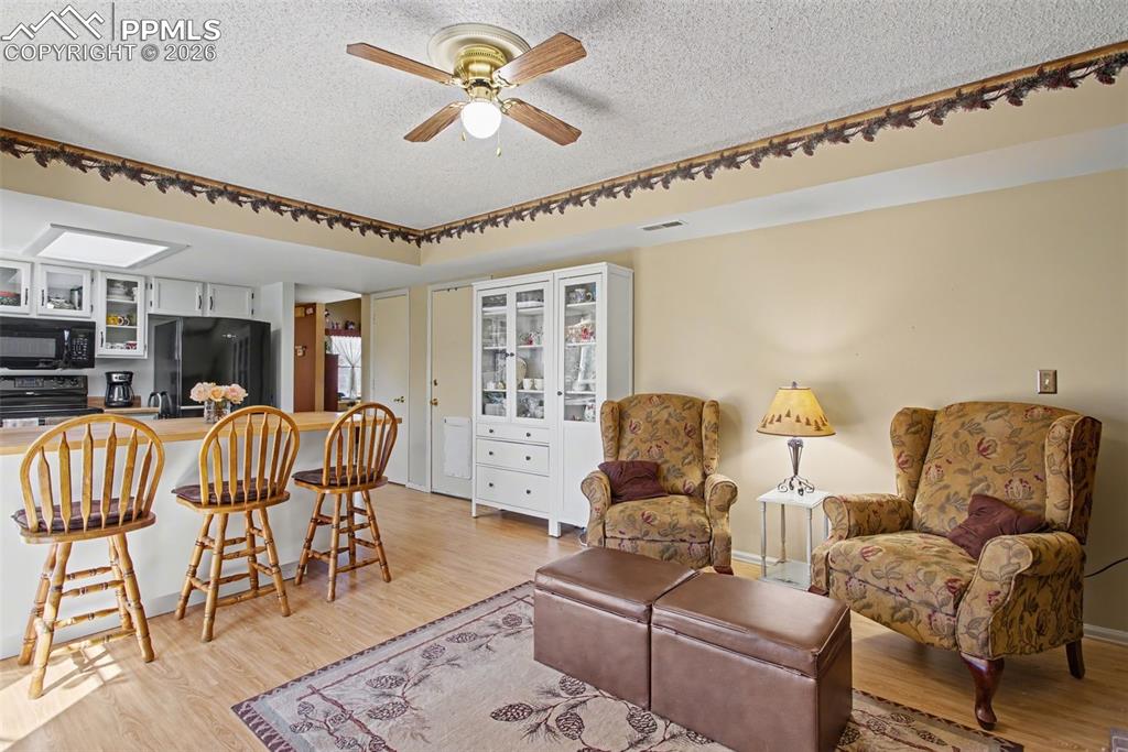 Image 13 of 30: Garage Access w/Doggy Door!