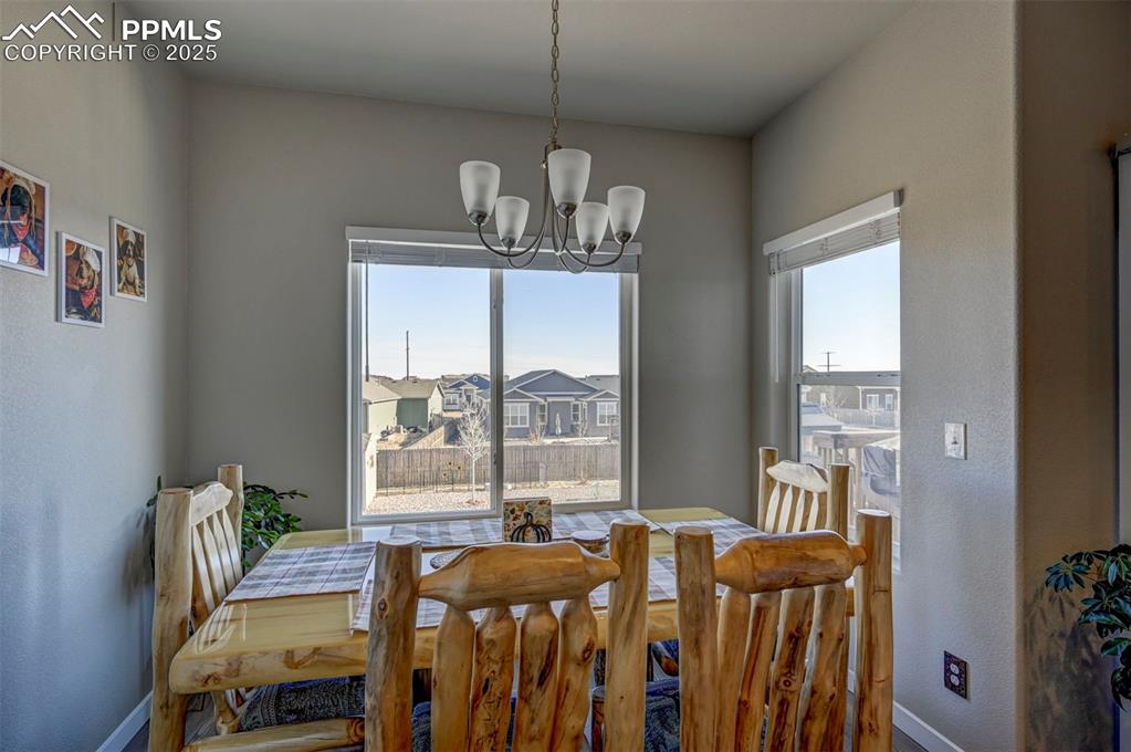 Image 24 of 47: Dining Area