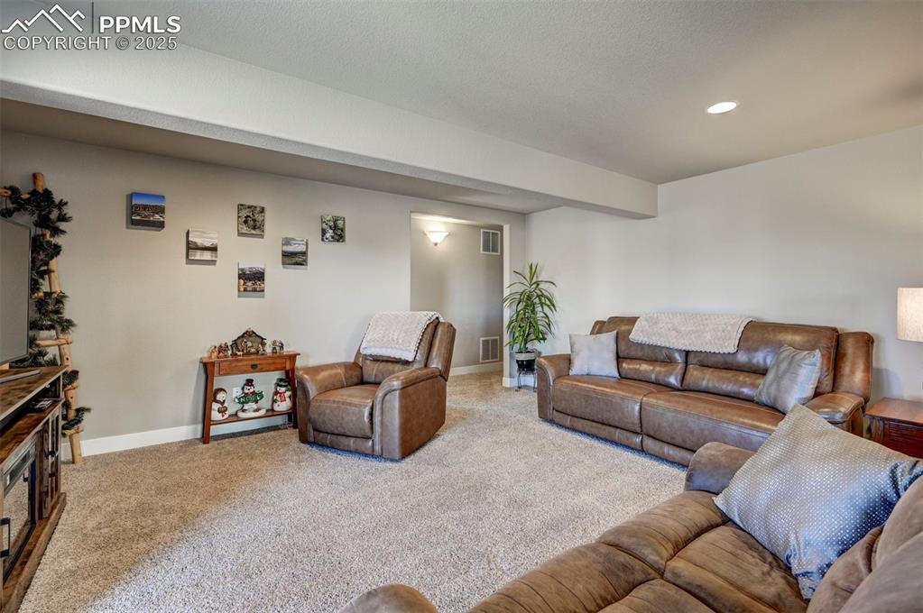 Image 31 of 47: Living Room