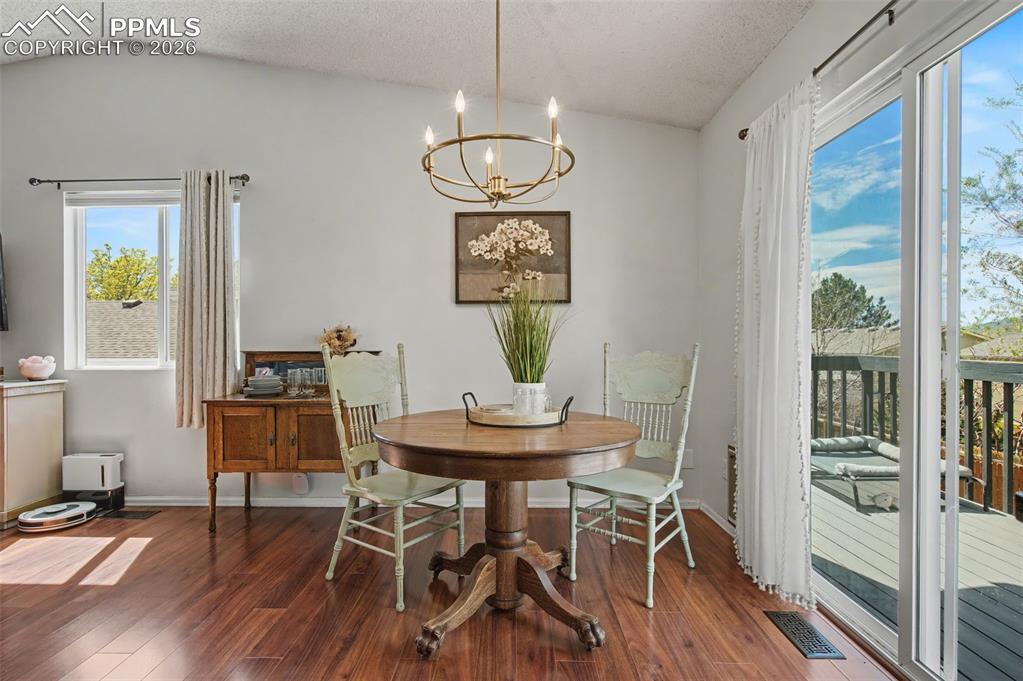 Image 13 of 45: Dining Area