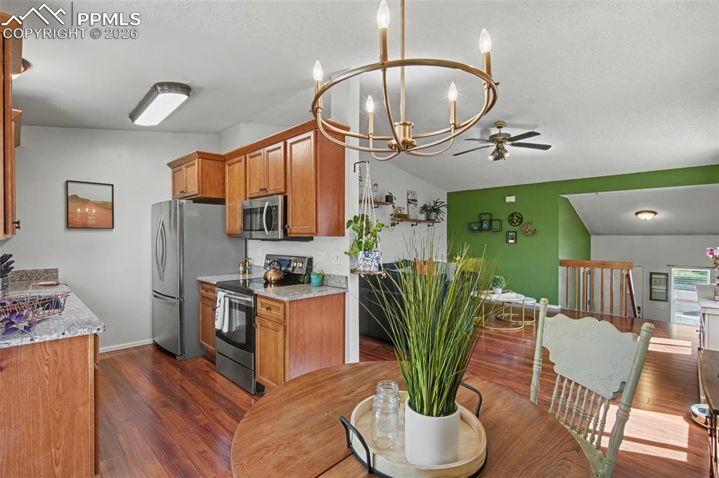 Image 14 of 45: Kitchen