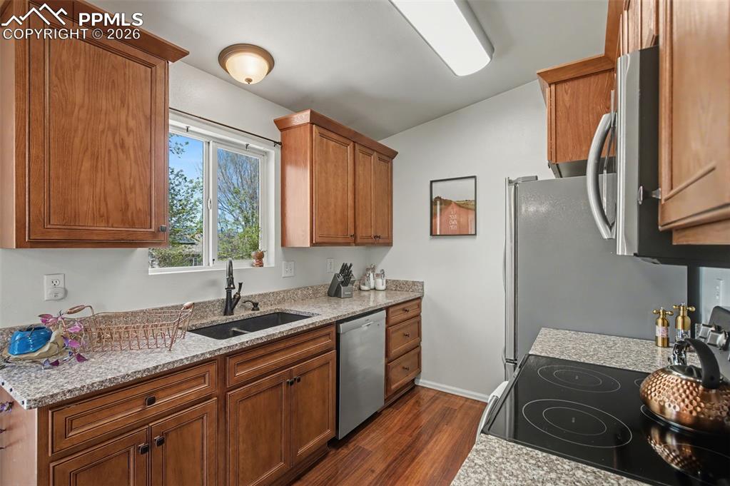 Image 16 of 45: Kitchen