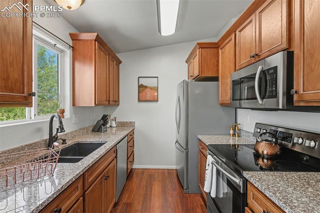 Image 17 of 45: Kitchen