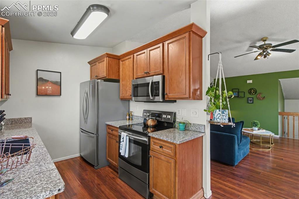 Image 18 of 45: Kitchen