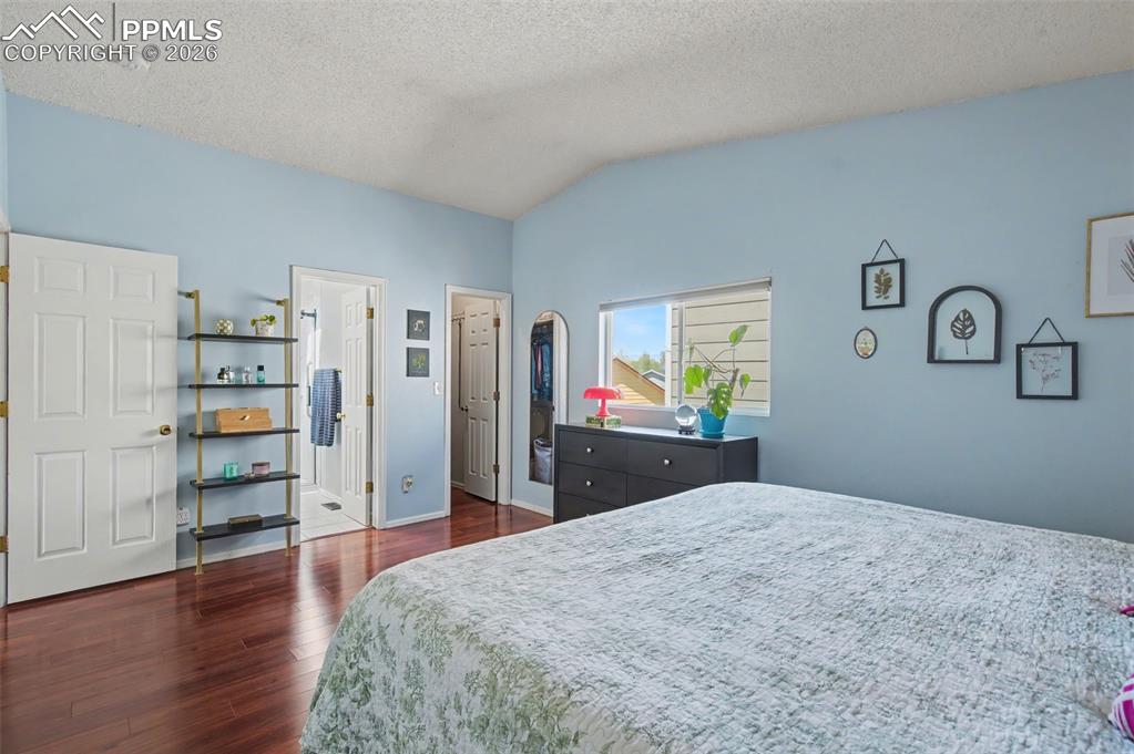 Image 22 of 45: Bedroom