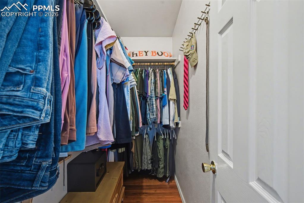 Image 26 of 45: Closet