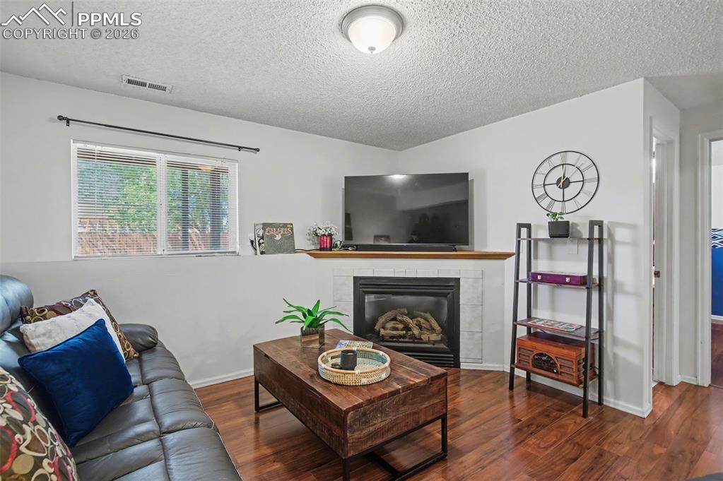 Image 30 of 45: Living Room