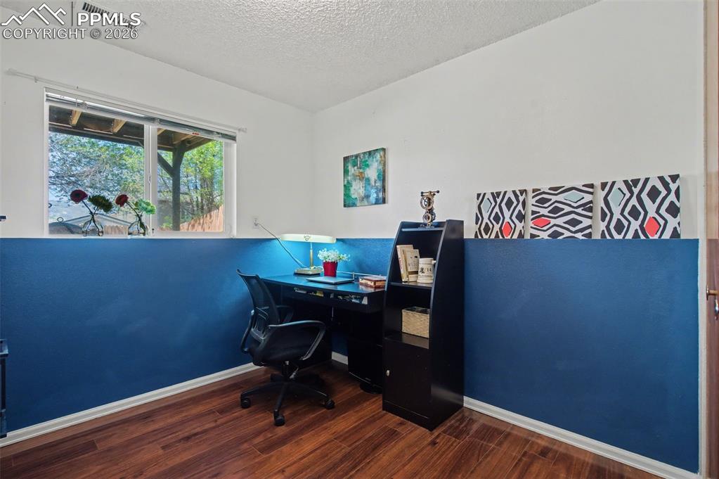 Image 32 of 45: Office