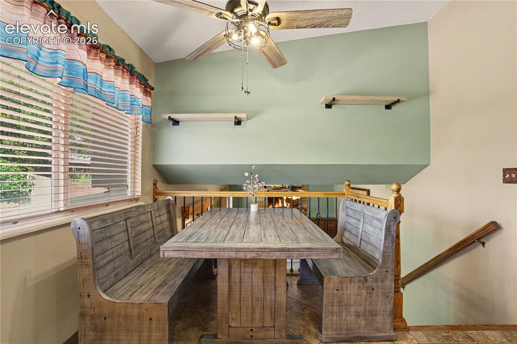 Image 11 of 40: Dining Area