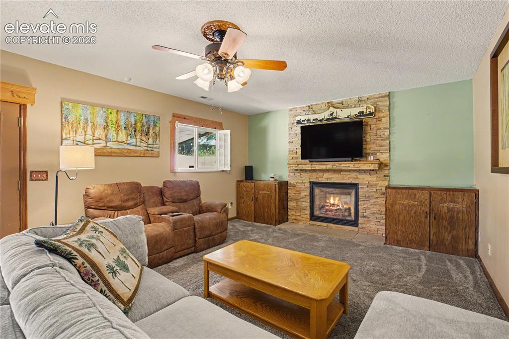 Image 14 of 40: Family Room