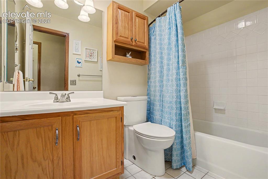 Image 20 of 40: Bathroom