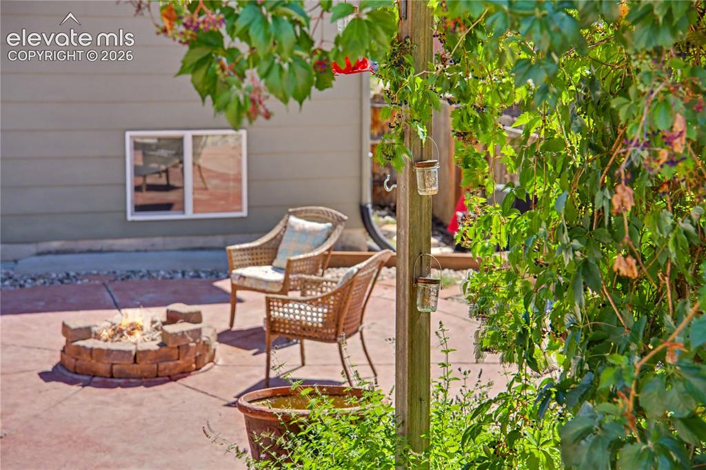 Image 36 of 40: Patio