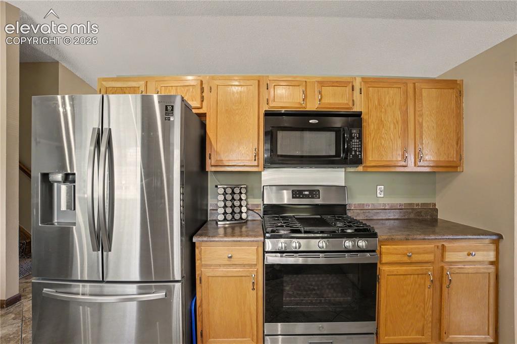 Image 9 of 40: Kitchen