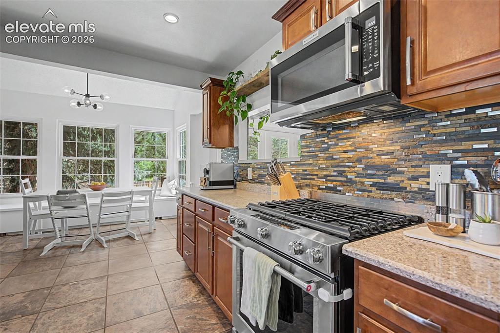 Image 15 of 48: Kitchen