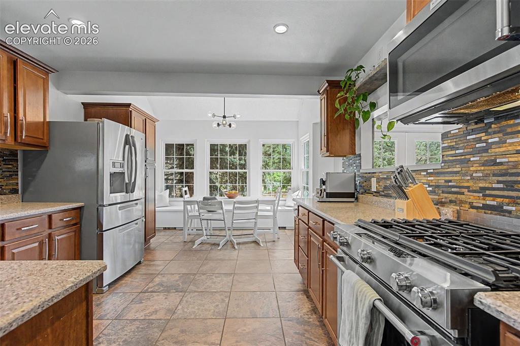 Image 16 of 48: Kitchen