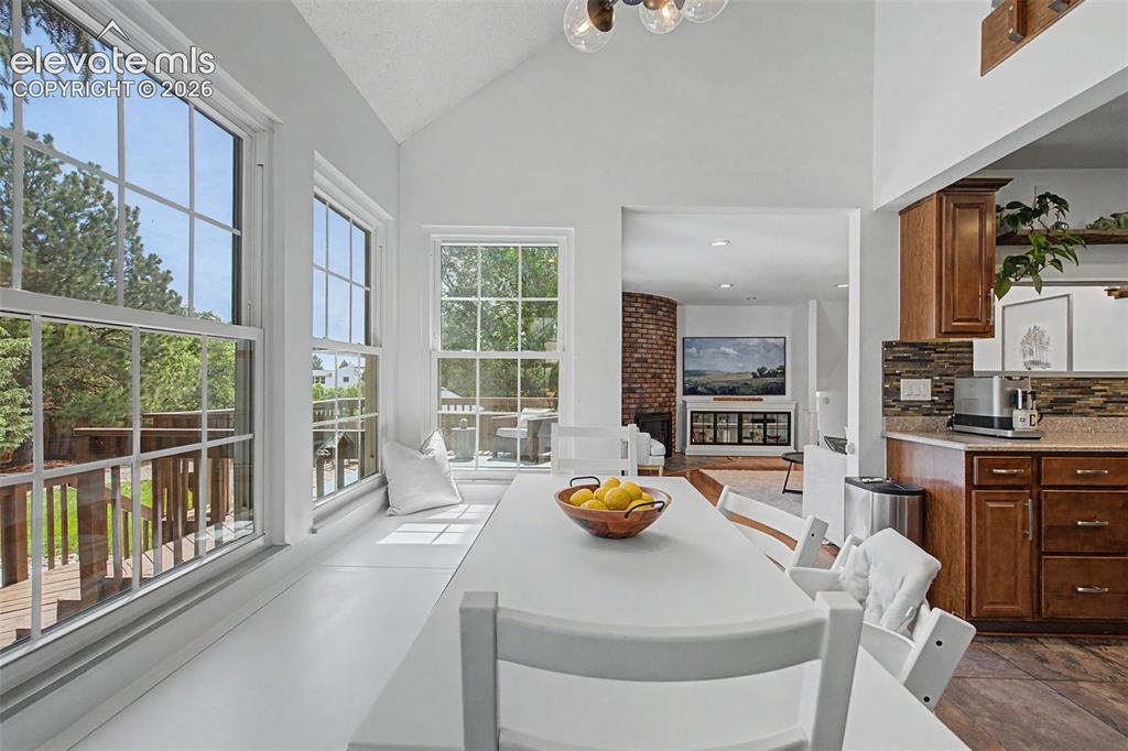 Image 18 of 48: Dining Area
