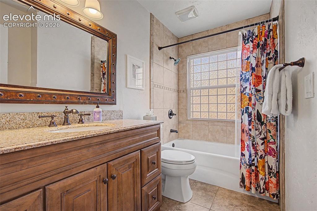 Image 26 of 48: Bathroom