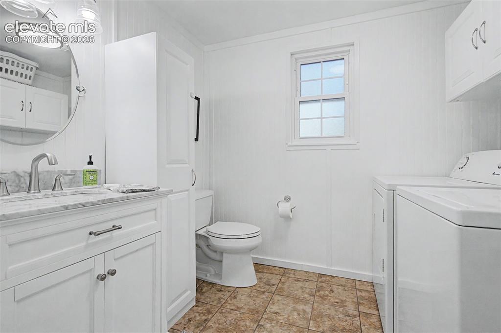 Image 31 of 48: Bathroom