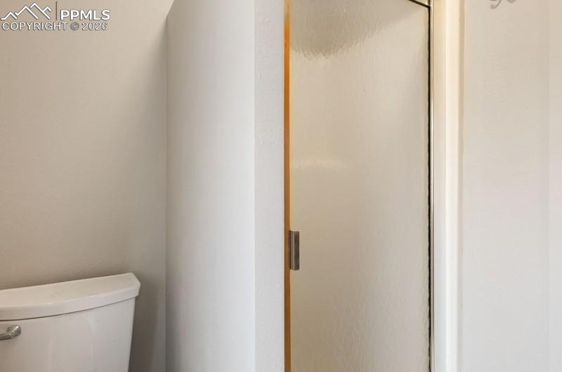 Image 19 of 50: Bathroom