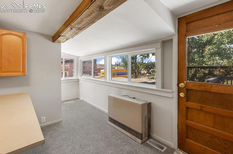 Image 20 of 50: Entry