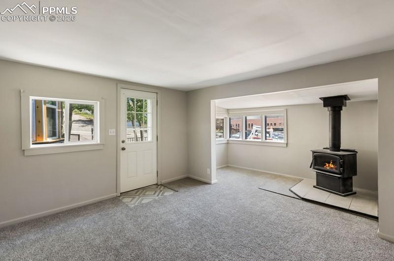 Image 37 of 50: Entry