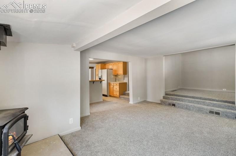 Image 40 of 50: Living Room