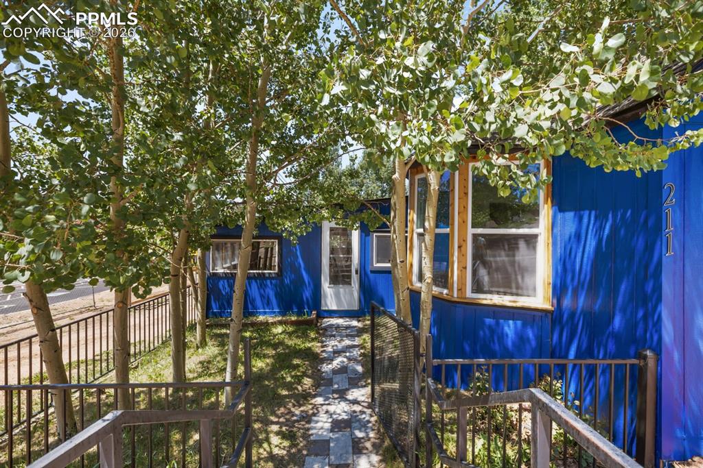 Image 50 of 50: Entry