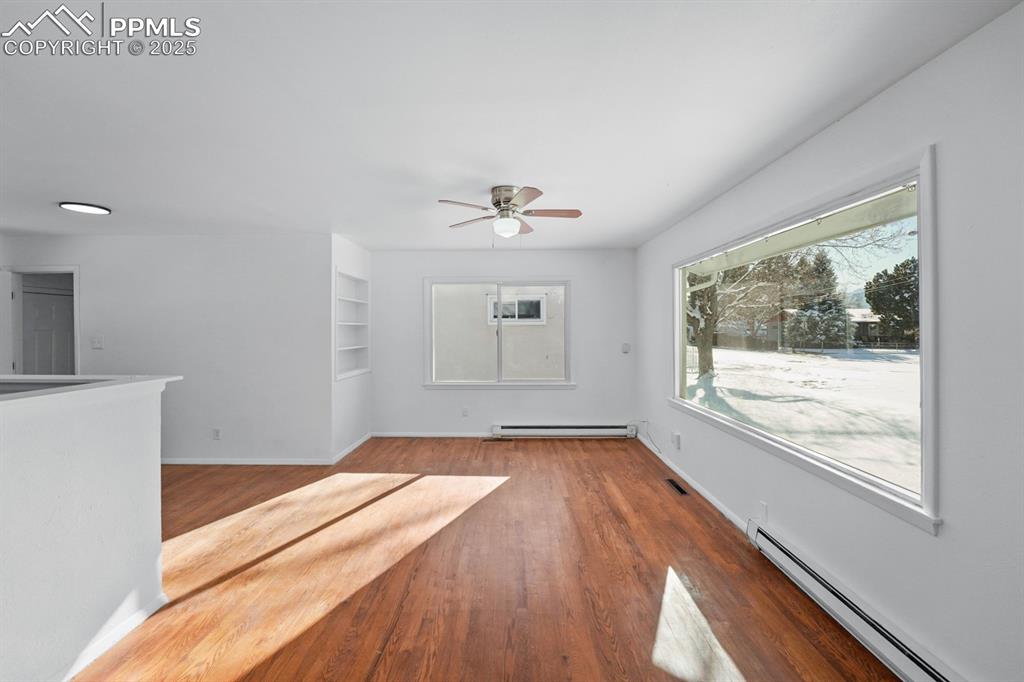 Image 5 of 23: Living Room