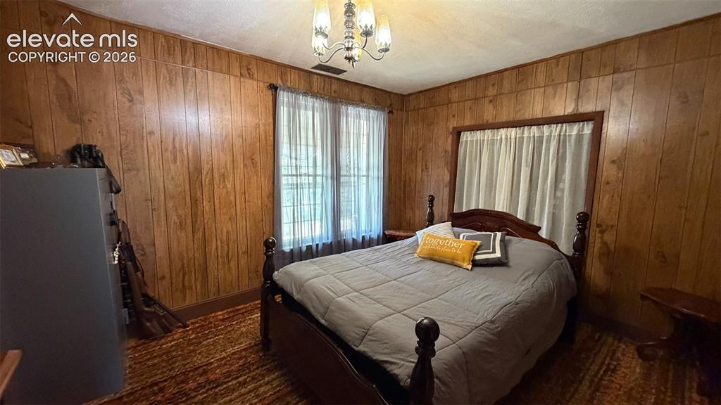 Image 49 of 50: Bedroom