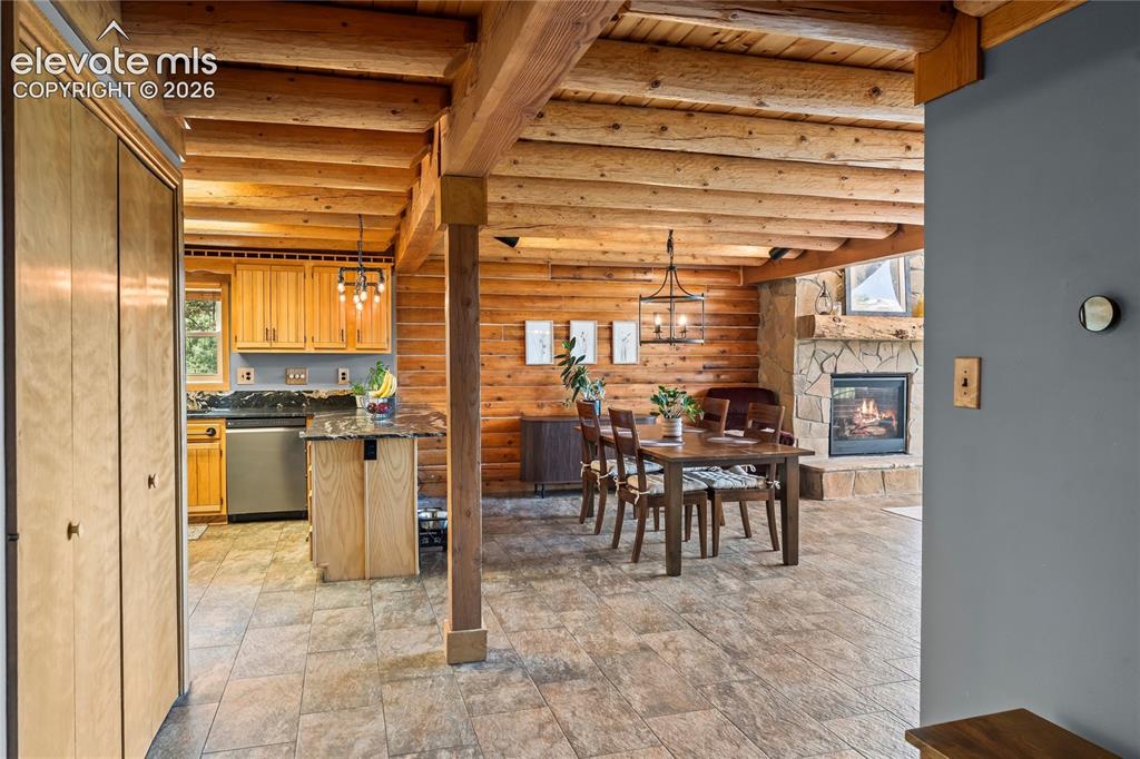 Image 12 of 40: Kitchen