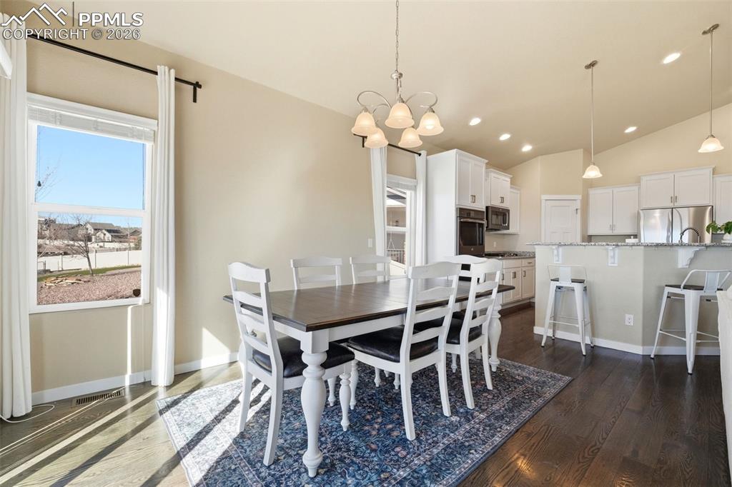 Image 11 of 48: Dining Area