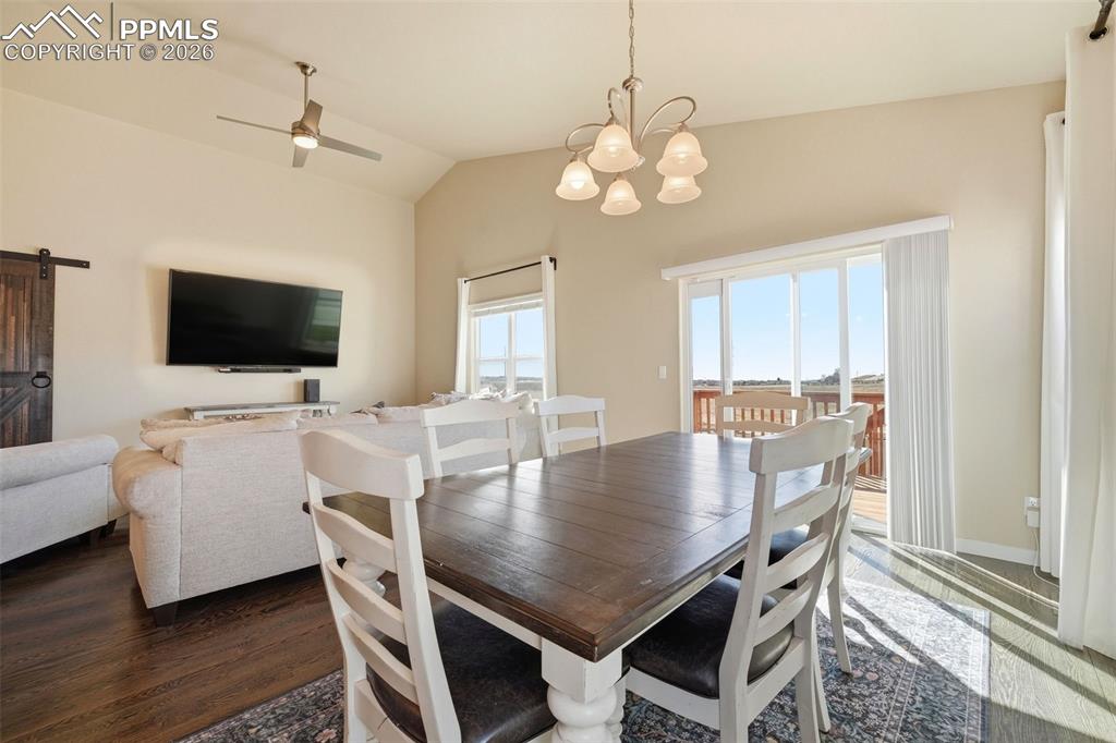 Image 13 of 48: Dining Area