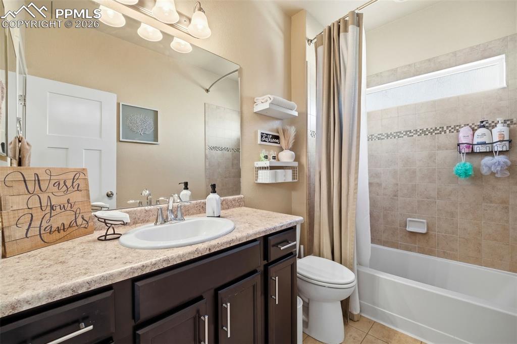 Image 17 of 48: Bathroom