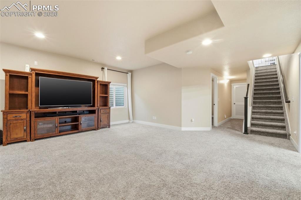 Image 31 of 48: Living Room