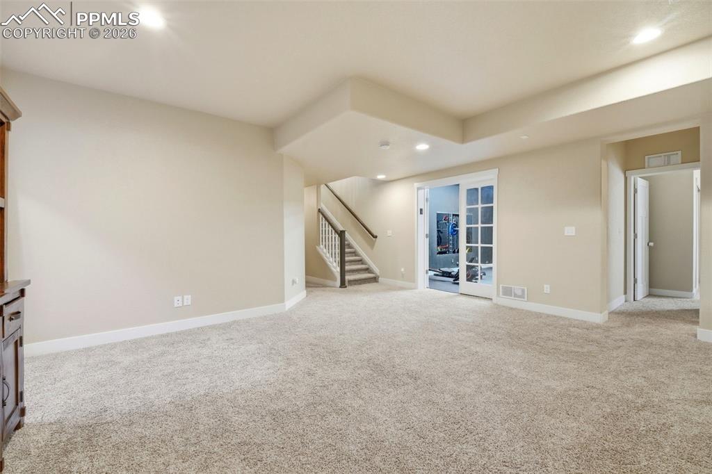 Image 32 of 48: Living Room