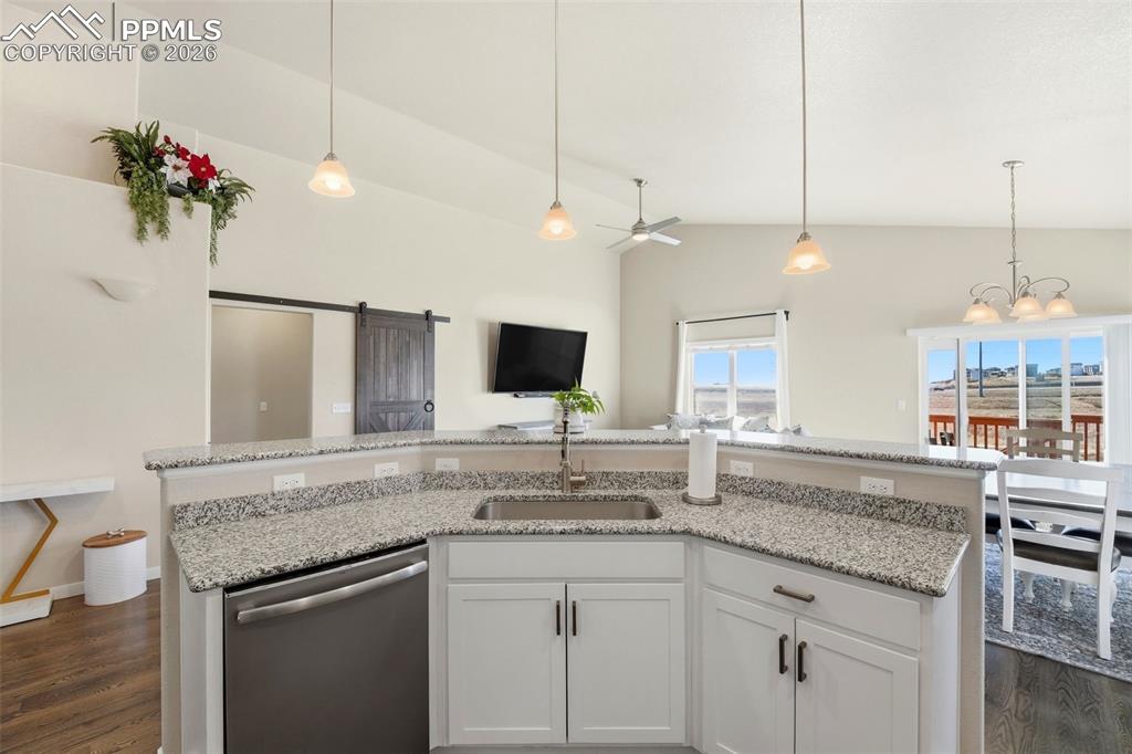 Image 4 of 48: Kitchen