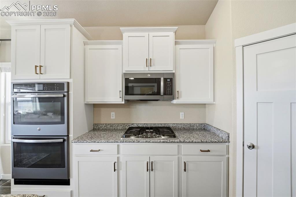 Image 5 of 48: Kitchen