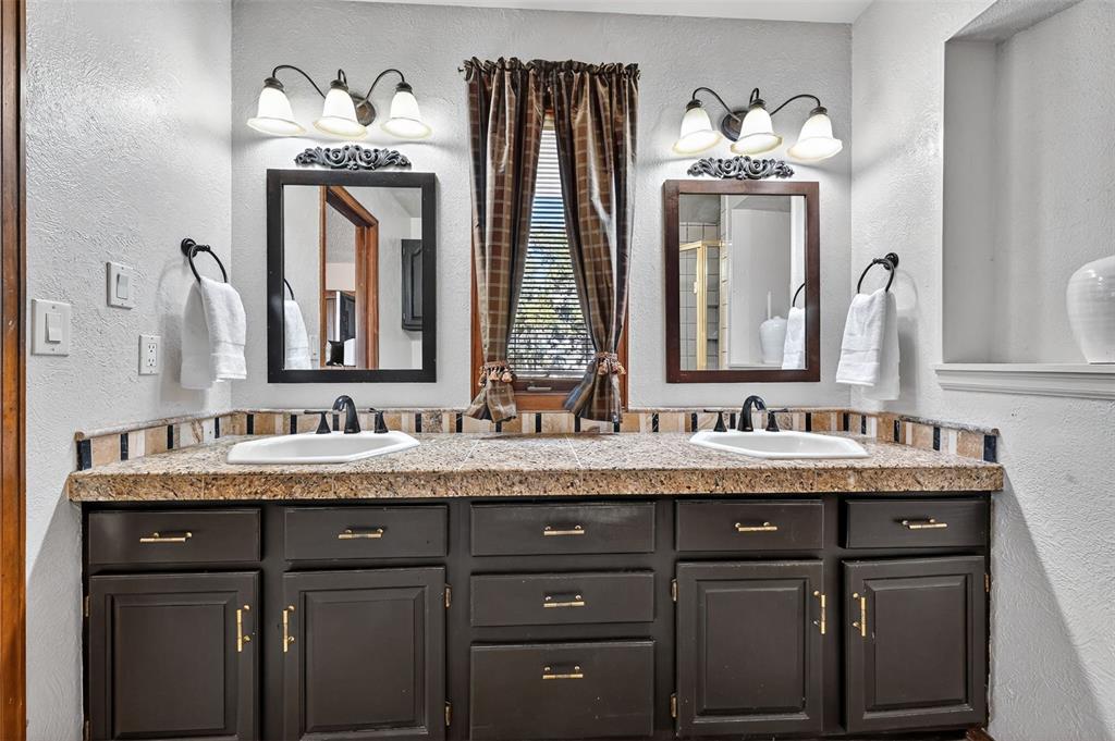 Image 28 of 48: What a wonderful place to get ready for each day!