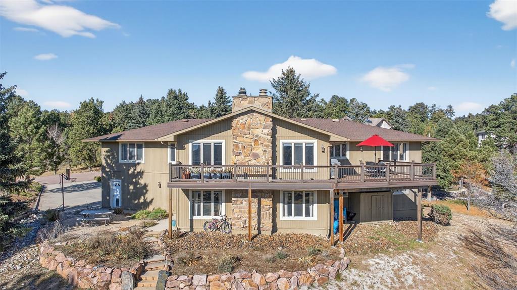 Image 3 of 48: Beautiful home on a cul-de-sac in quiet Woodmoor!