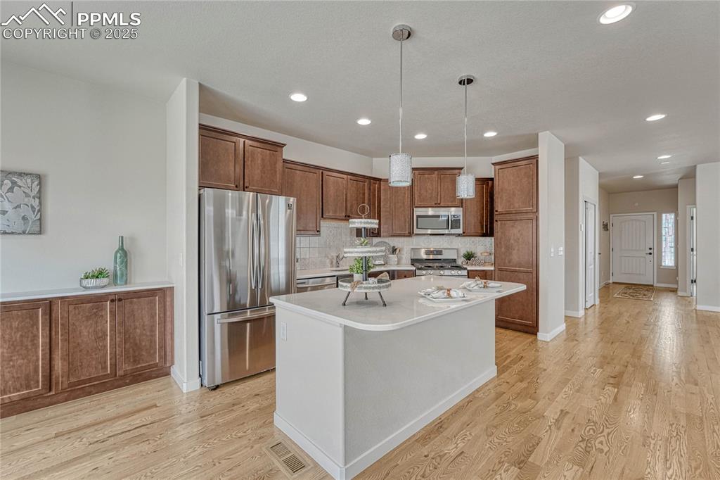 Image 16 of 49: Kitchen